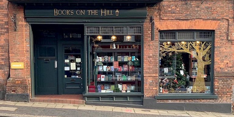 RobThinks, CC BY-SA 4.0 <https://creativecommons.org/licenses/by-sa/4.0>, via Wikimedia Commons Books on the Hill St Albans